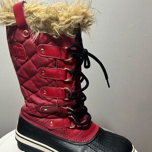 Sorel Women's Red and Black Quilted Winter Boots